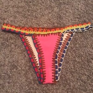 Neoprene bikini bottom with crochet